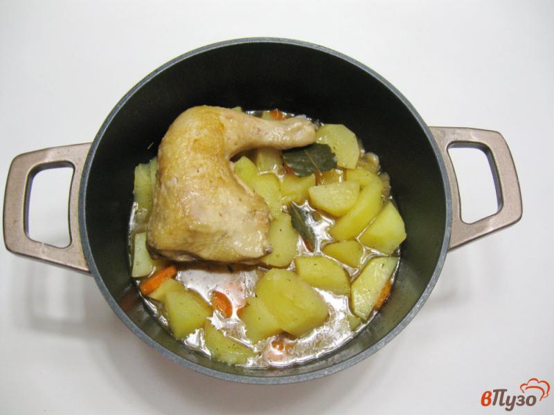 Фото приготовление рецепта: Жаркое из курицы с картофелем шаг №6