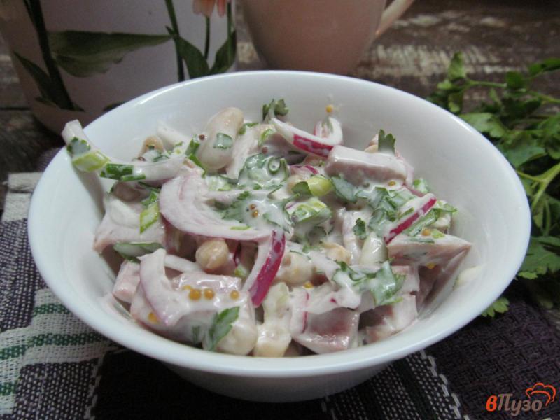 Фото приготовление рецепта: Салат с колбасой и фасолью шаг №5