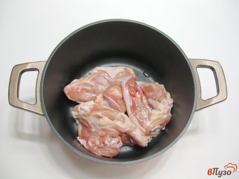 Фото приготовление рецепта: Куриные бедра в соусе с картофельным пюре шаг №1