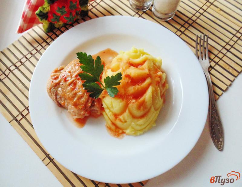 Фото приготовление рецепта: Куриные бедра в соусе с картофельным пюре шаг №7