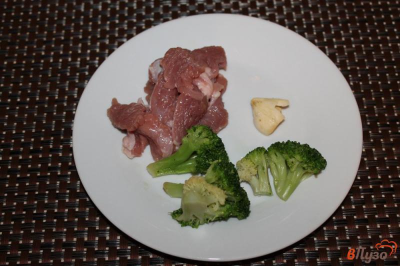 Фото приготовление рецепта: Паста с телятиной и брокколи в сливочном соусе шаг №2