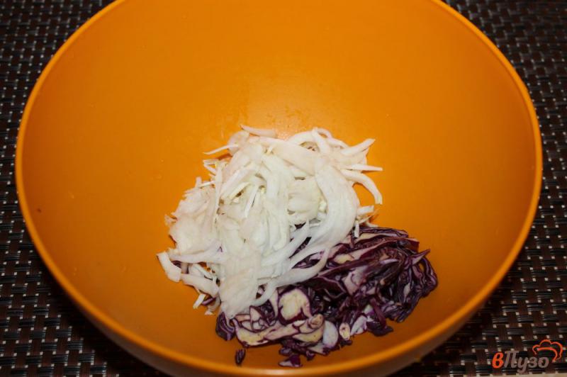 Фото приготовление рецепта: Салат из капусты с куриной грудкой, вареной колбасой и огурцом шаг №1