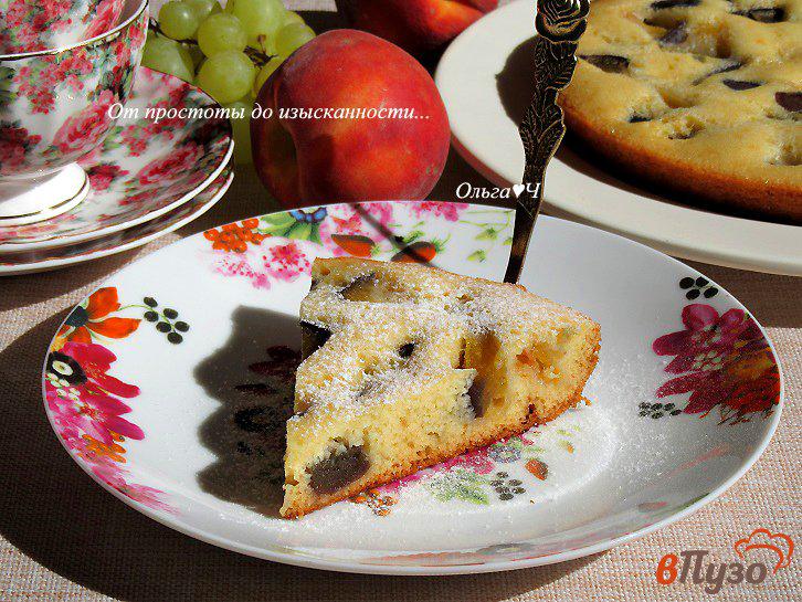 Фото приготовление рецепта: Пирог на сгущенке с нектарином шаг №5