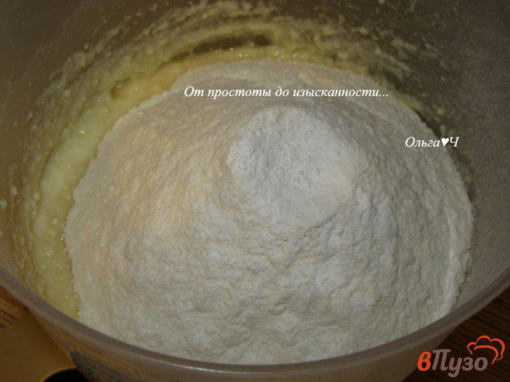 Фото приготовление рецепта: Творожные булочки с абрикосовым джемом шаг №2