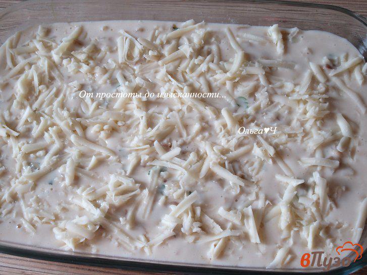 Фото приготовление рецепта: Заливной пирог с капустой и курицей шаг №6