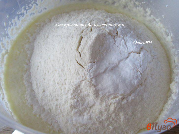 Фото приготовление рецепта: Творожный пирог с абрикосовым джемом шаг №2