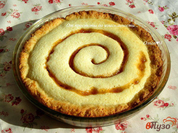 Фото приготовление рецепта: Творожный пирог с абрикосовым джемом шаг №8