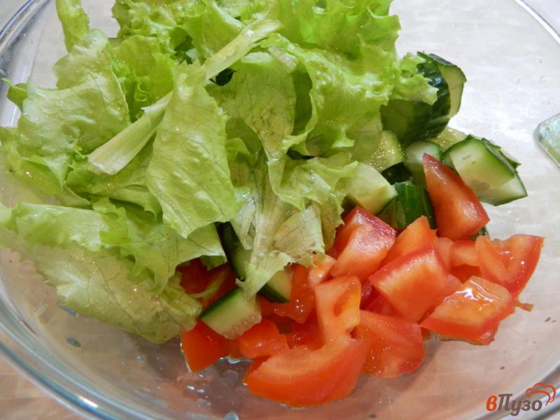 Фото приготовление рецепта: Салат из овощей с фетой и маслинами шаг №3
