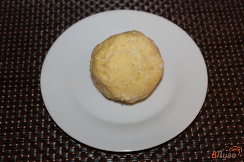Фото приготовление рецепта: Рулет из картофельного теста с фаршем и кабачком шаг №4
