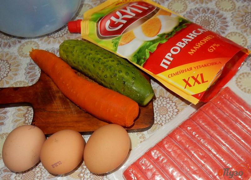 Фото приготовление рецепта: Салат с крабовыми палочками шаг №1