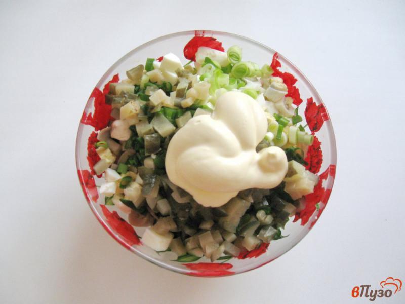 Фото приготовление рецепта: Салат из отварной индейки с грибами шаг №6