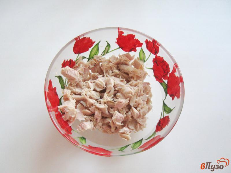 Фото приготовление рецепта: Салат из отварной индейки с грибами шаг №1
