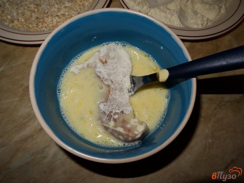 Фото приготовление рецепта: Филе минтая в двойной хрустящей панировке шаг №6