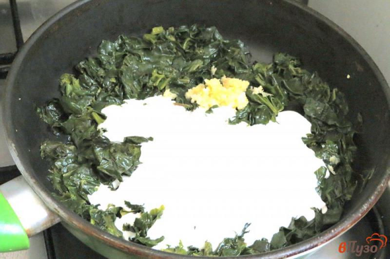 Фото приготовление рецепта: Соус со шпинатом, моцареллой и сливками шаг №6
