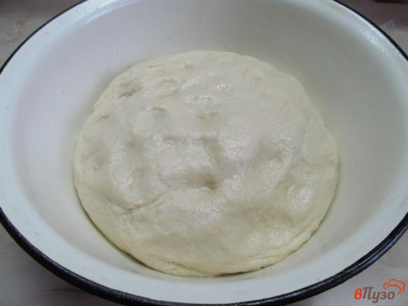 Фото приготовление рецепта: Хлеб с начинкой из картофеля с колбасой шаг №3