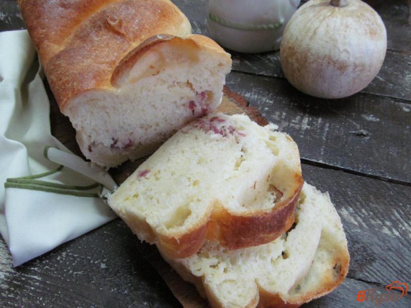 Фото приготовление рецепта: Хлеб с начинкой из картофеля с колбасой шаг №9