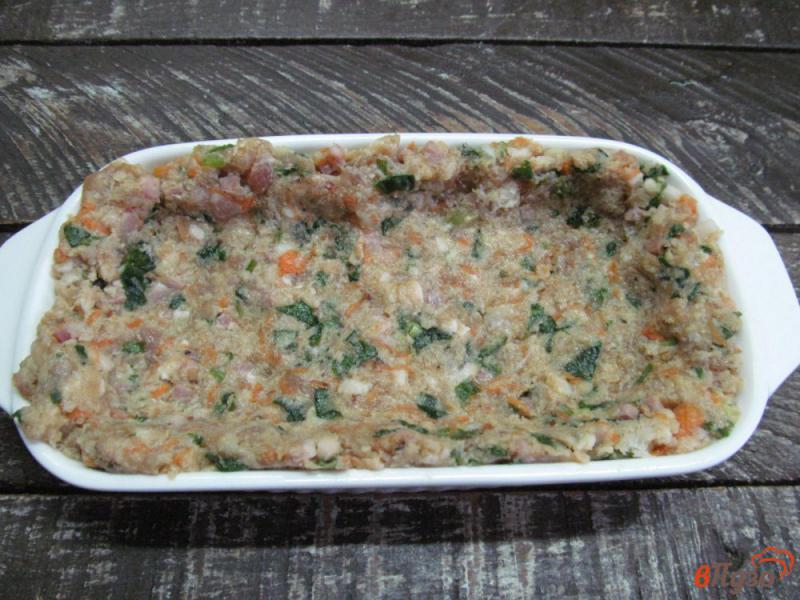 Фото приготовление рецепта: Мясной пирог с начинкой из грибов и сыром шаг №1