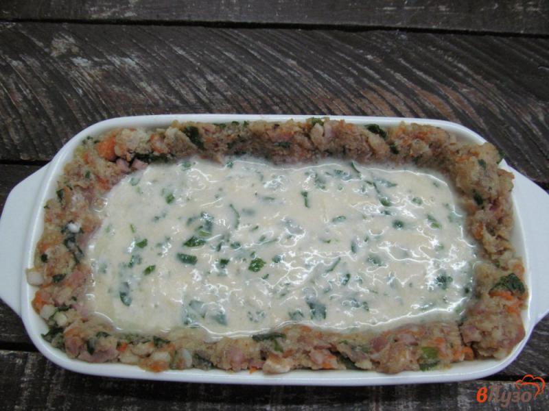 Фото приготовление рецепта: Мясной пирог с начинкой из грибов и сыром шаг №2