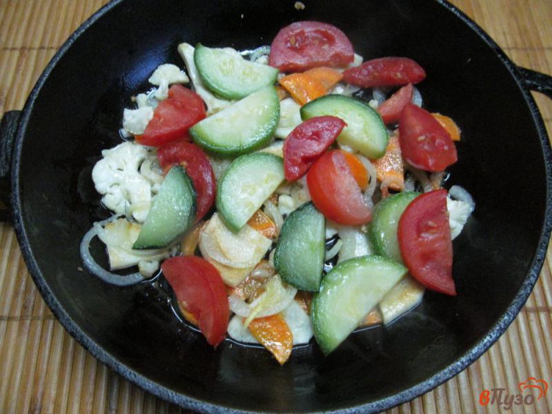 Фото приготовление рецепта: Паста с фрикадельками в овощном соусе шаг №4