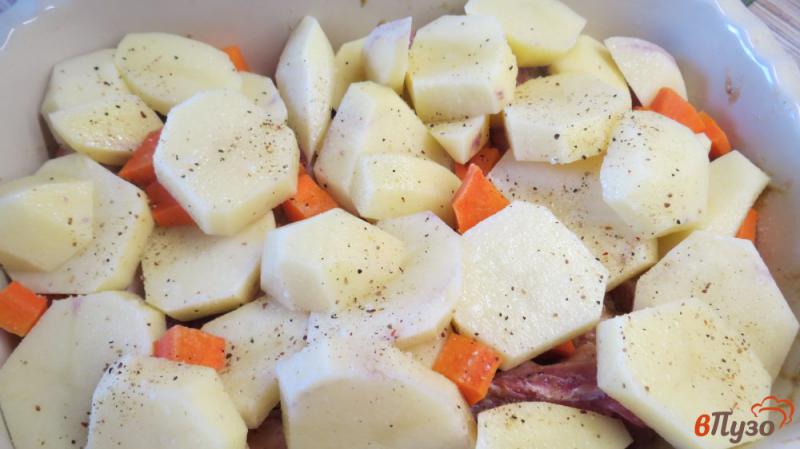 Фото приготовление рецепта: Запеченные свиные ребра в горчичном маринаде с картофелем шаг №3