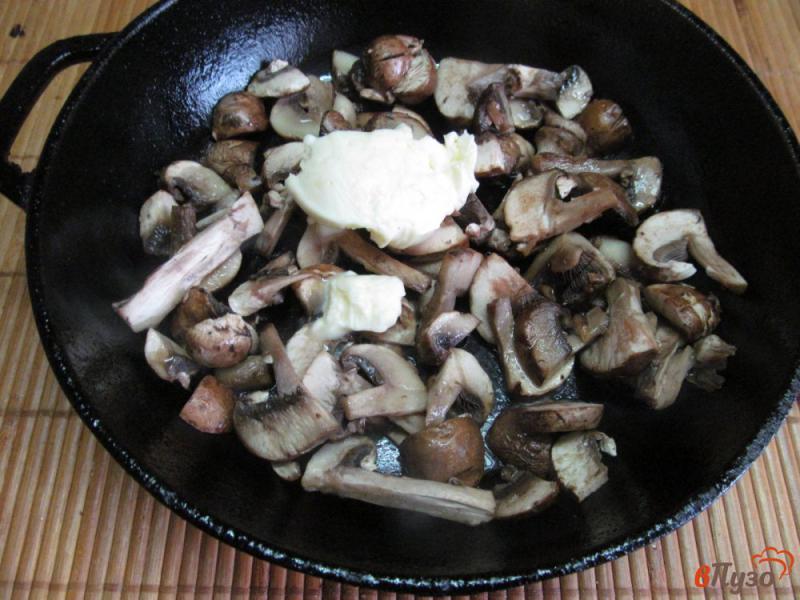 Фото приготовление рецепта: Картофельные корзиночки с грибами и сыром шаг №4