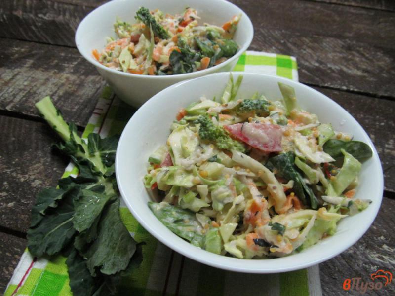 Фото приготовление рецепта: Овощной салат из редьки брокколи капусты помидора шаг №5