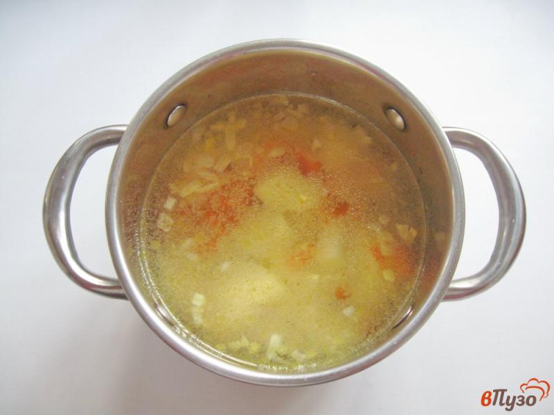 Фото приготовление рецепта: Суп с фрикадельками и фасолью шаг №3