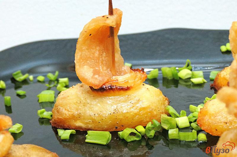 Фото приготовление рецепта: Картоффель запеченный с салом и луком. шаг №12