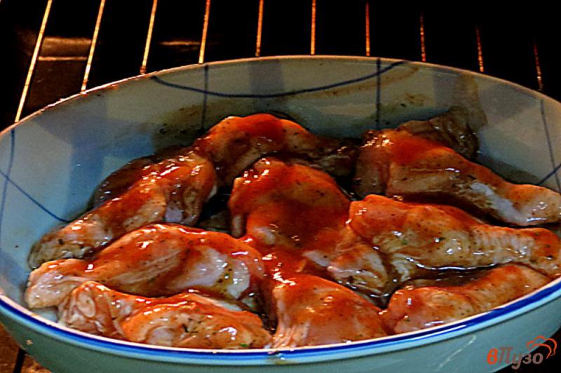 Фото приготовление рецепта: Куринные крылышки маринованныеи запеченные в духовке шаг №5