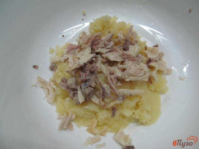 Фото приготовление рецепта: Запеченные картофельные котлеты с мясом курицы шаг №2