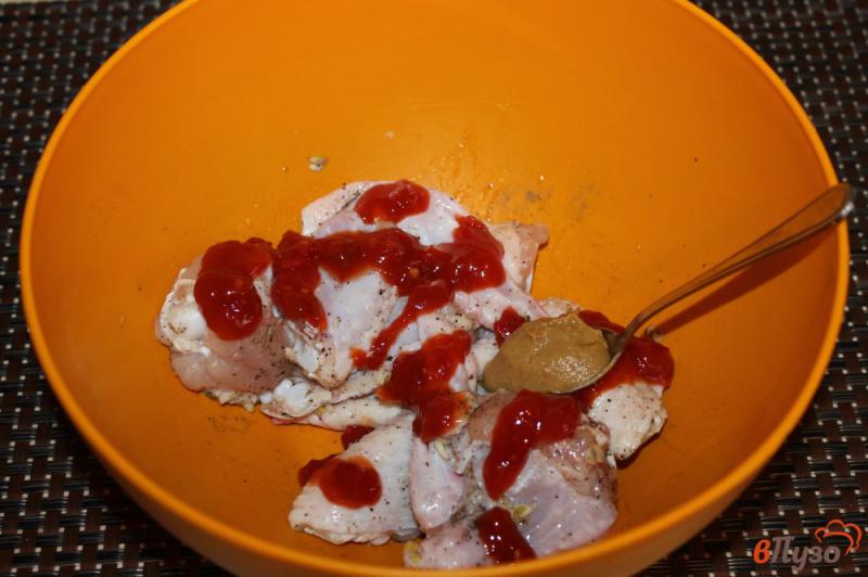 Фото приготовление рецепта: Запеченные куриные крылья в томатном соусе с горчицей шаг №3