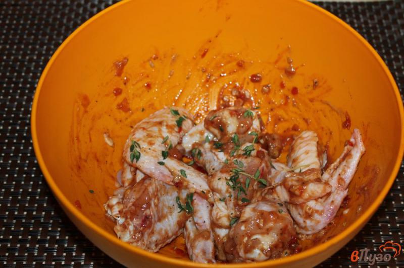 Фото приготовление рецепта: Запеченные куриные крылья в томатном соусе с горчицей шаг №4