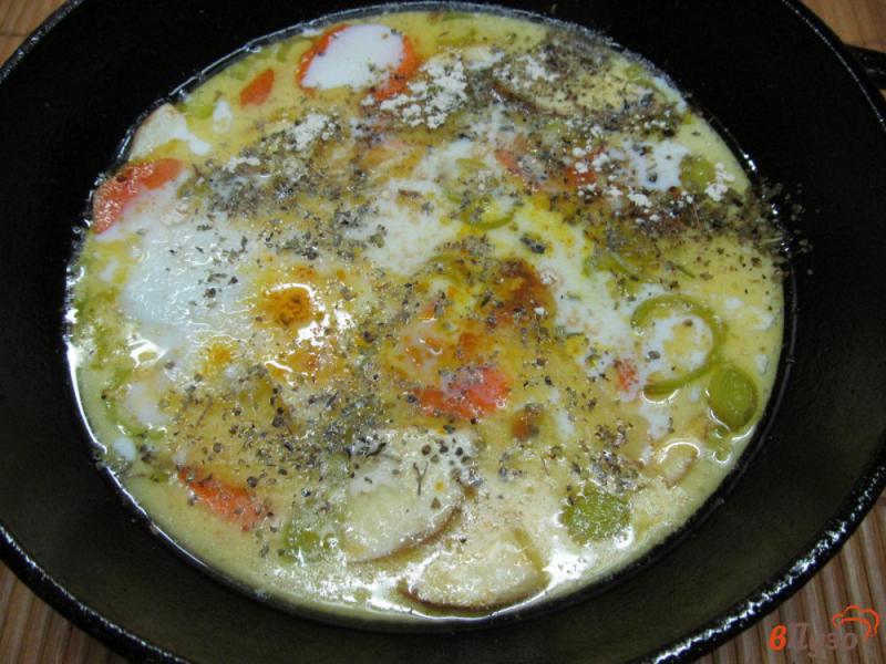 Фото приготовление рецепта: Тушеная курица в молоке с овощами шаг №3
