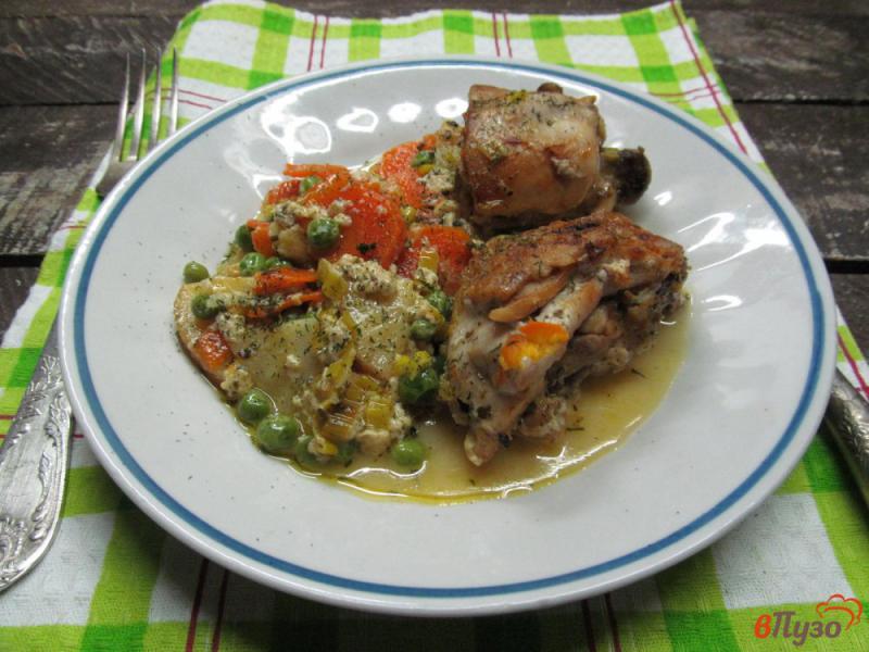 Фото приготовление рецепта: Тушеная курица в молоке с овощами шаг №6