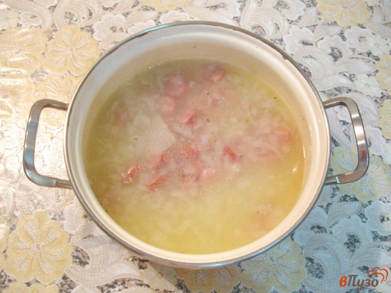Фото приготовление рецепта: Суп с рисом и копченостями шаг №4