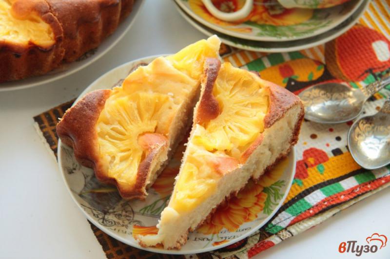 Фото приготовление рецепта: Пирог на кефире с ананасами шаг №8