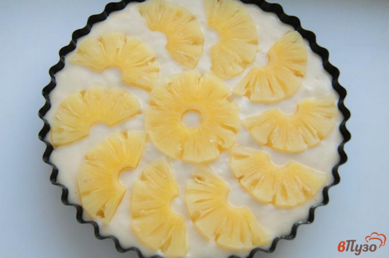 Фото приготовление рецепта: Пирог на кефире с ананасами шаг №6