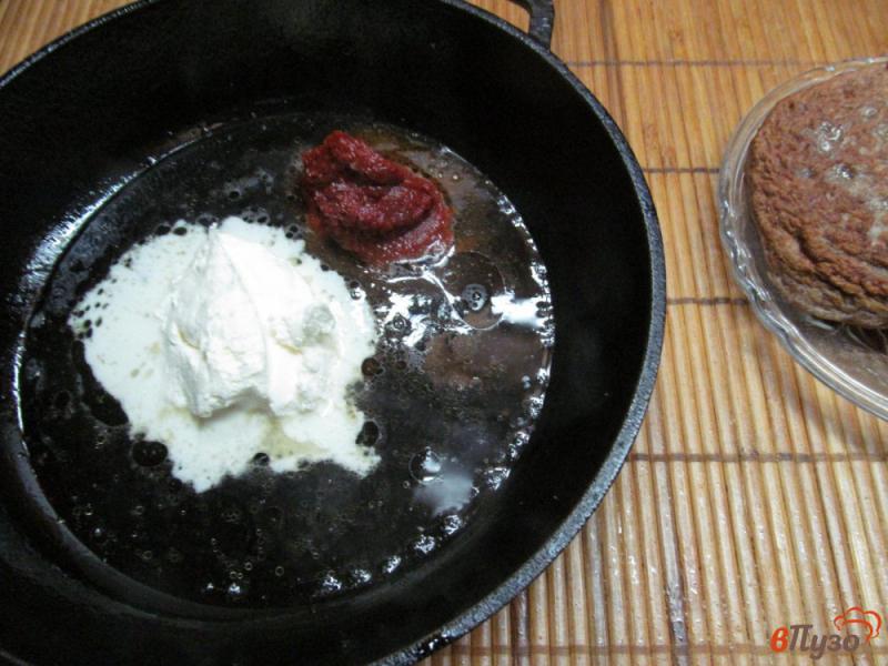Фото приготовление рецепта: Котлеты из печени с овсянкой в томатном соусе шаг №5