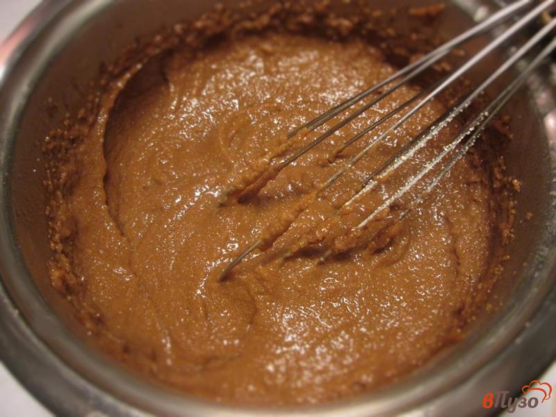 Фото приготовление рецепта: Шоколадный манный пудинг шаг №5