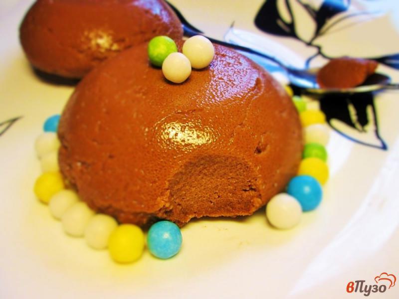 Фото приготовление рецепта: Шоколадный манный пудинг шаг №7