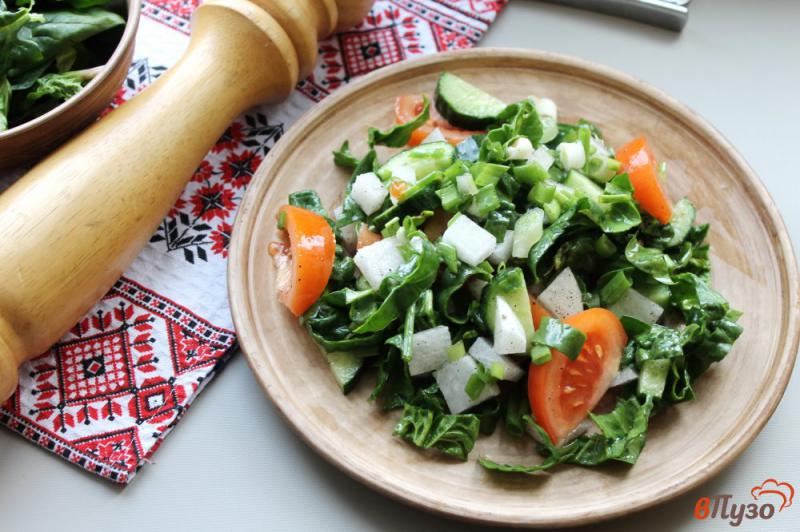 Фото приготовление рецепта: Салат из шпината с овощами и дайконом шаг №6