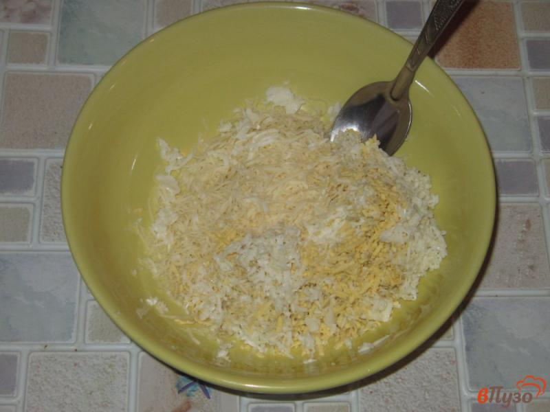 Фото приготовление рецепта: Рулет из свиного карбонада с яйцом и сыром шаг №3