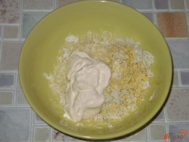 Фото приготовление рецепта: Рулет из свиного карбонада с яйцом и сыром шаг №4