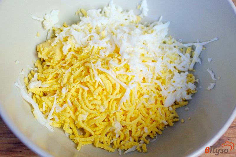 Фото приготовление рецепта: Паштет из яйца, чеснока и сыра шаг №1