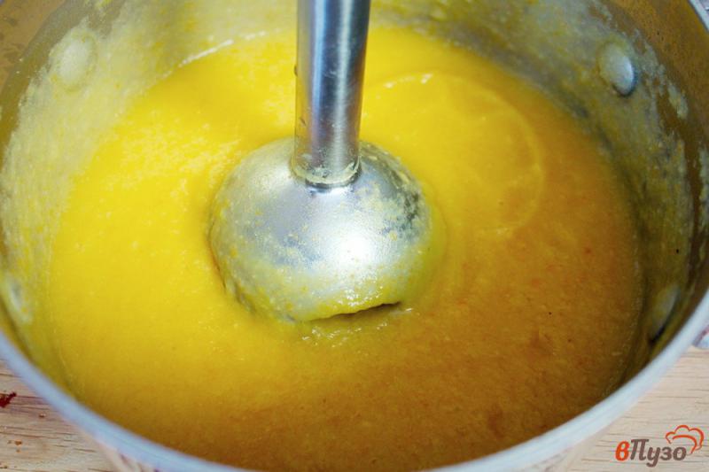 Фото приготовление рецепта: Крем-суп с грибами и сыром шаг №5