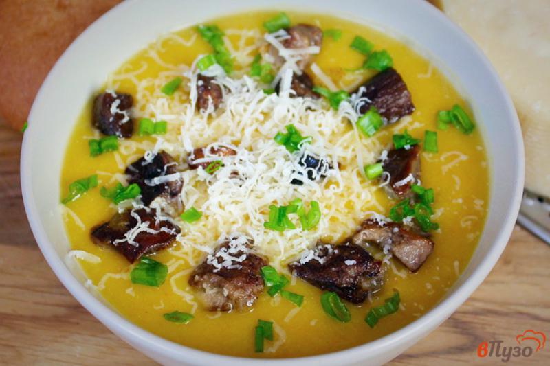 Фото приготовление рецепта: Крем-суп с грибами и сыром шаг №6