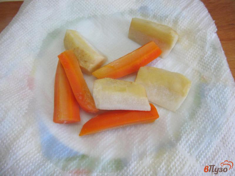 Фото приготовление рецепта: Утиная грудка и пастернак с морковью шаг №2