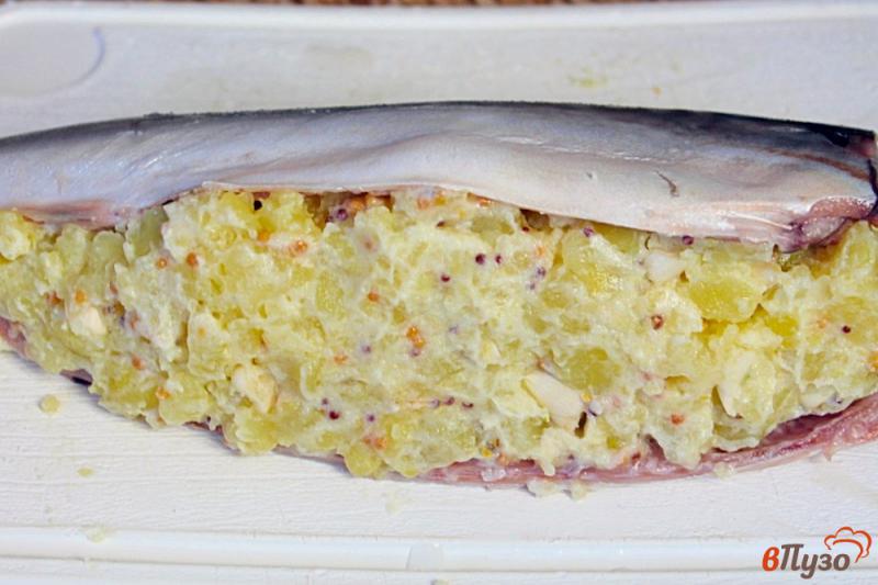 Фото приготовление рецепта: Скумбрия запеченная с картофельной начинкой шаг №4