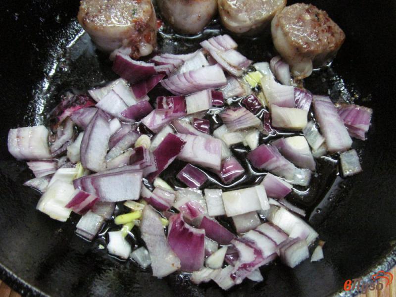 Фото приготовление рецепта: Паприкаш из фасоли с домашней колбасой шаг №3