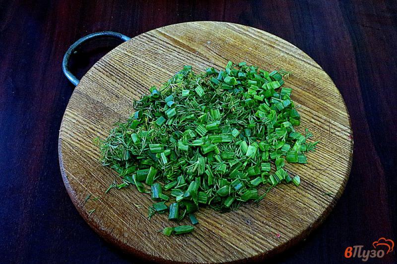 Фото приготовление рецепта: Салат с картофелем и крабовыми палочками шаг №4